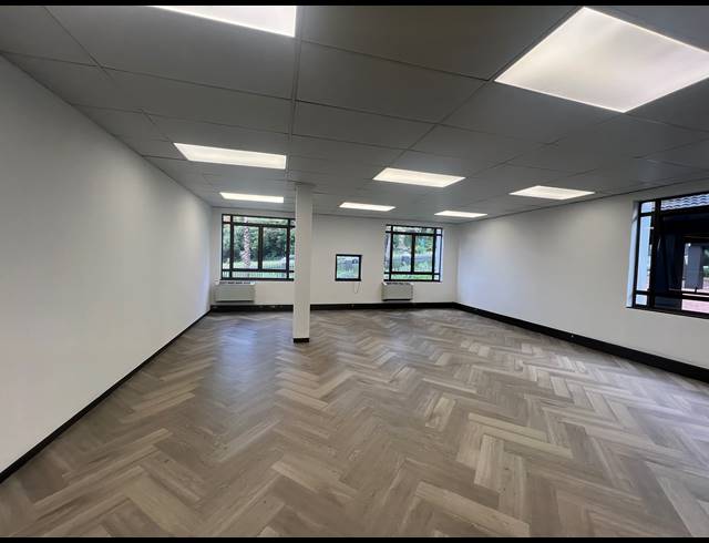 89M² OFFICE TO LET IN HYDE PARK